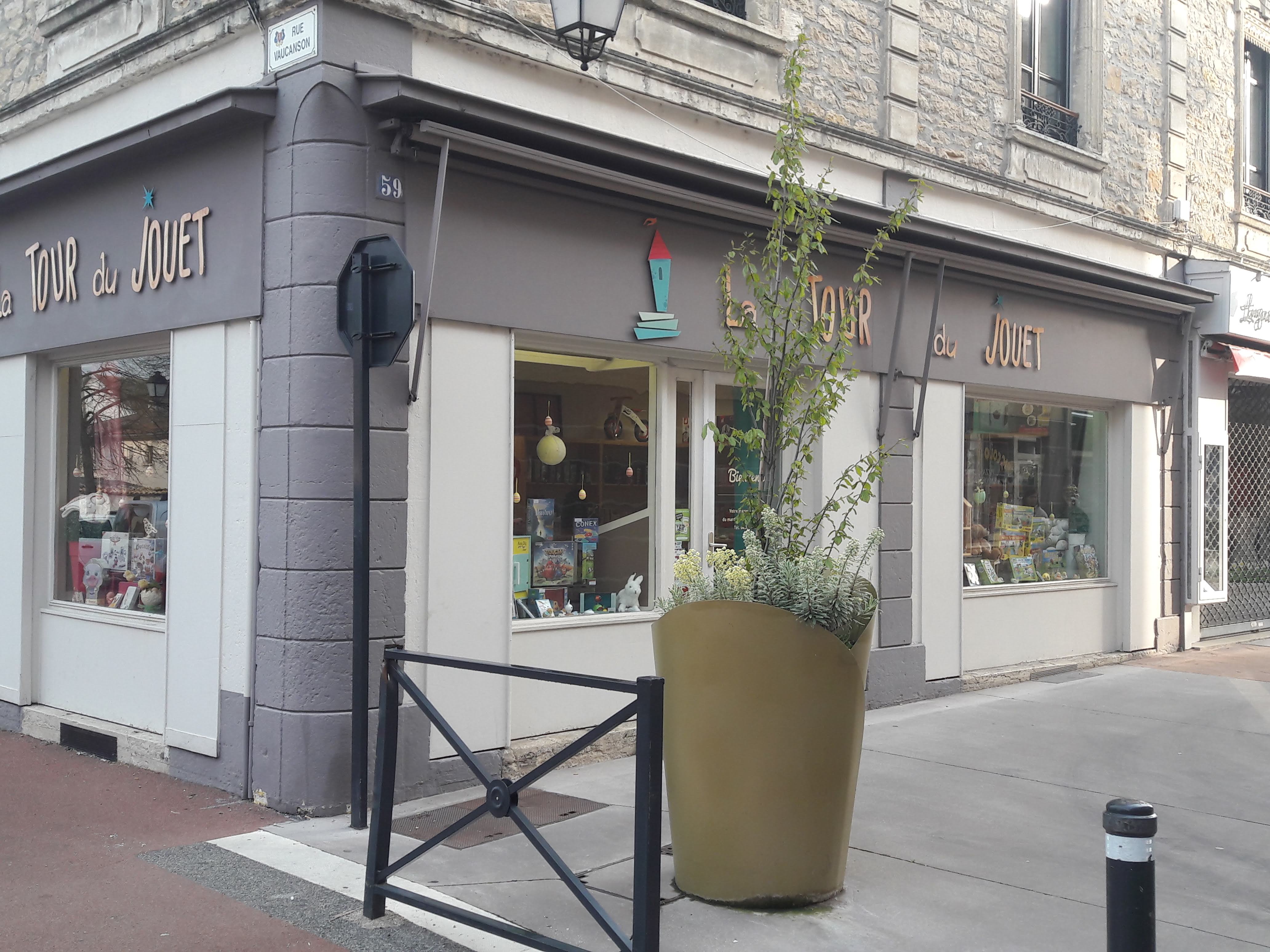 LA TOUR DU JOUET