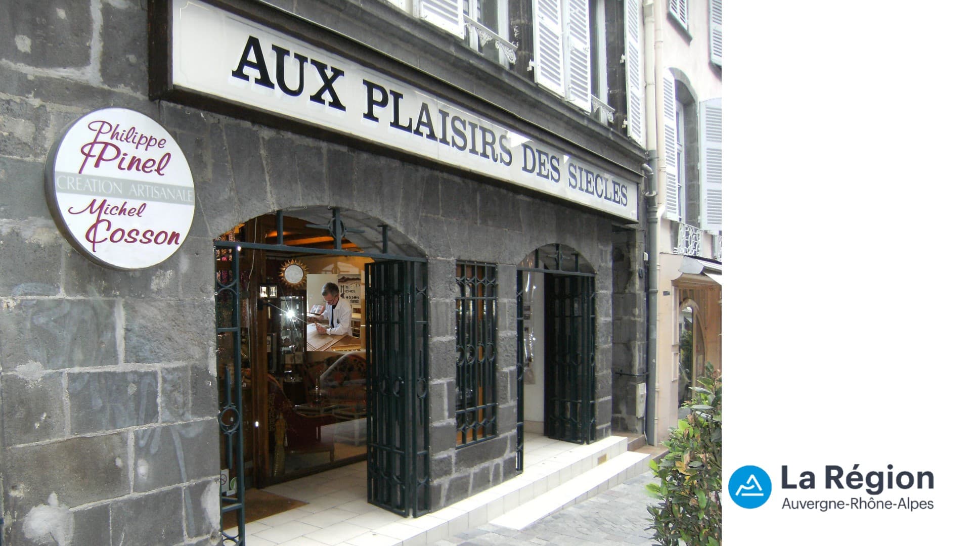 Aux Plaisirs des Siècles Meubles Cosson