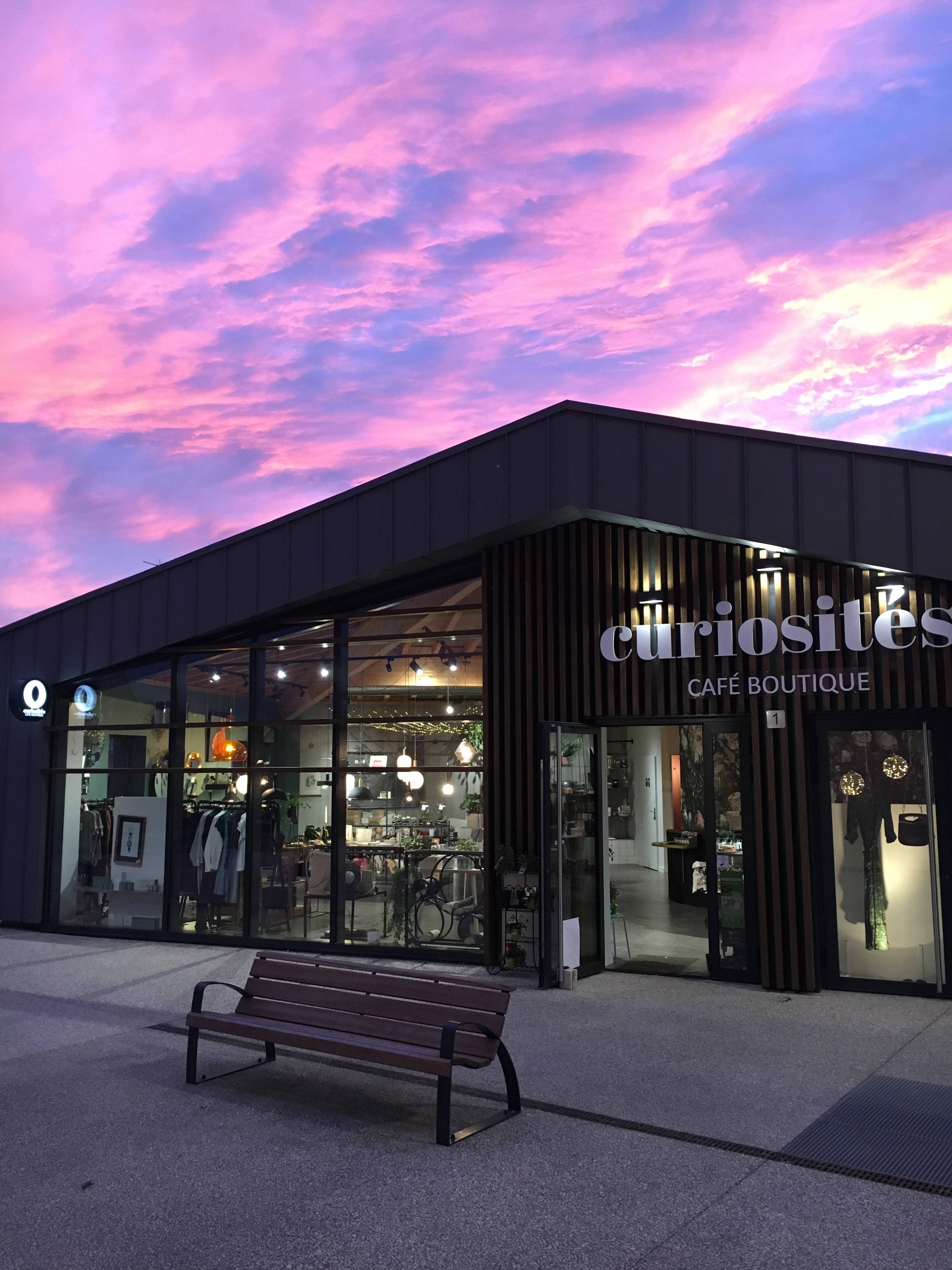 CURIOSITÉS CAFÉ BOUTIQUE