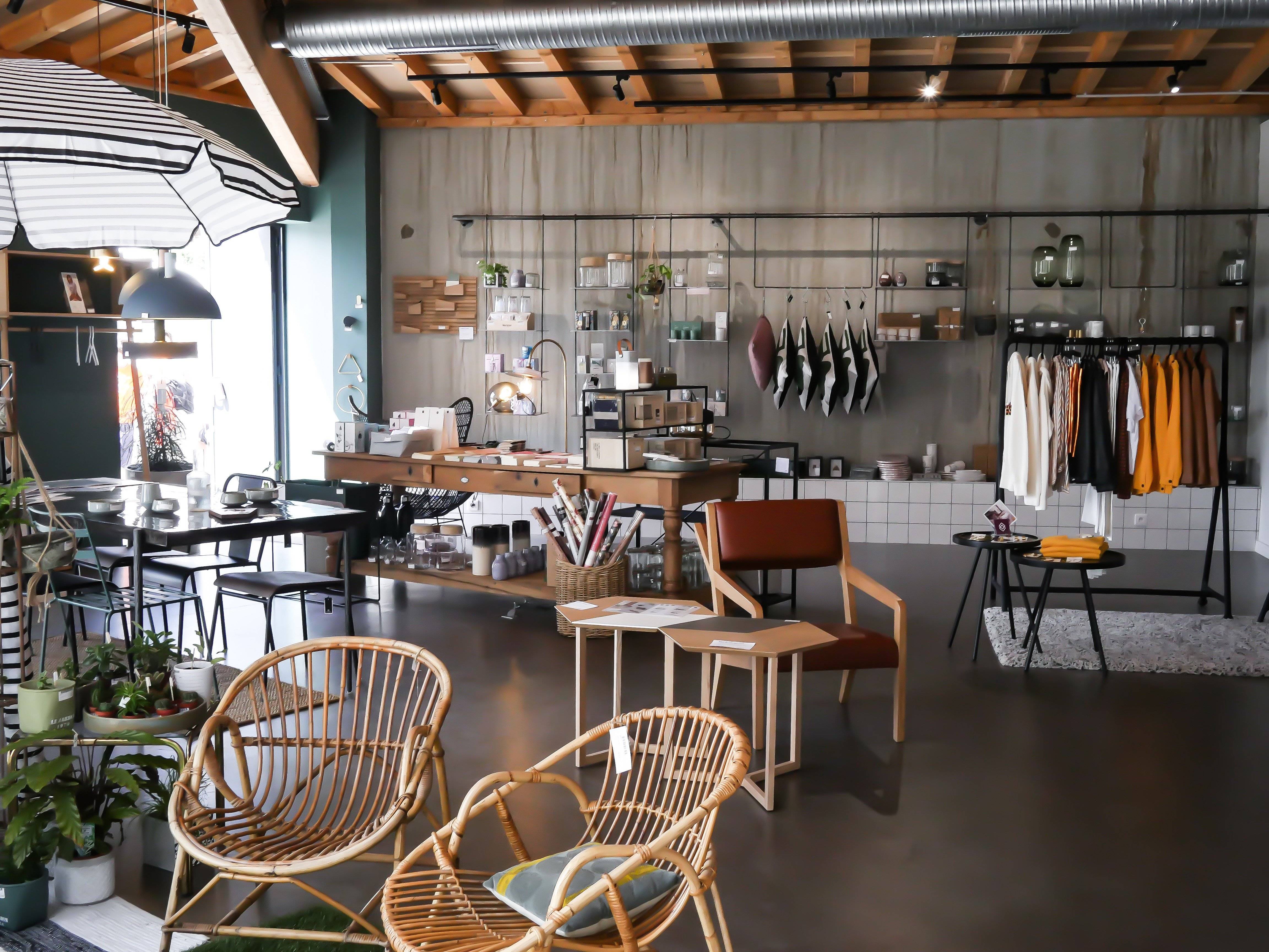 CURIOSITÉS CAFÉ BOUTIQUE