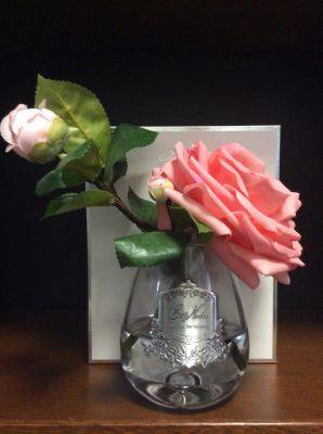 Composition florale rose parfumée toucher velours