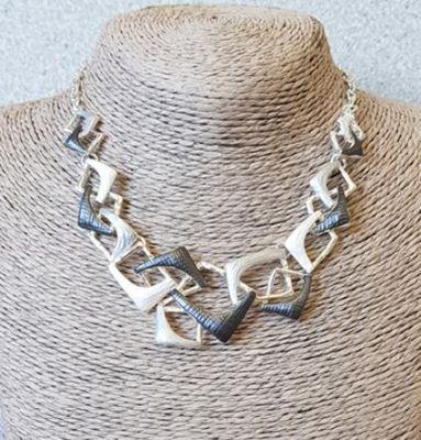 Collier Carré black&white