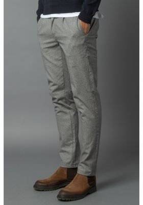 CHINO À MOTIF PIED-DE-POULE - MODÈLE
