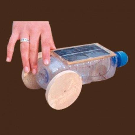 Maquette solaire construction d'une Voiture bouteille