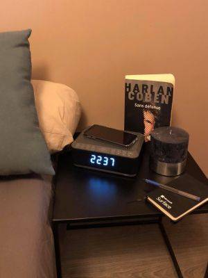 Radio réveil avec chargeur sans fil