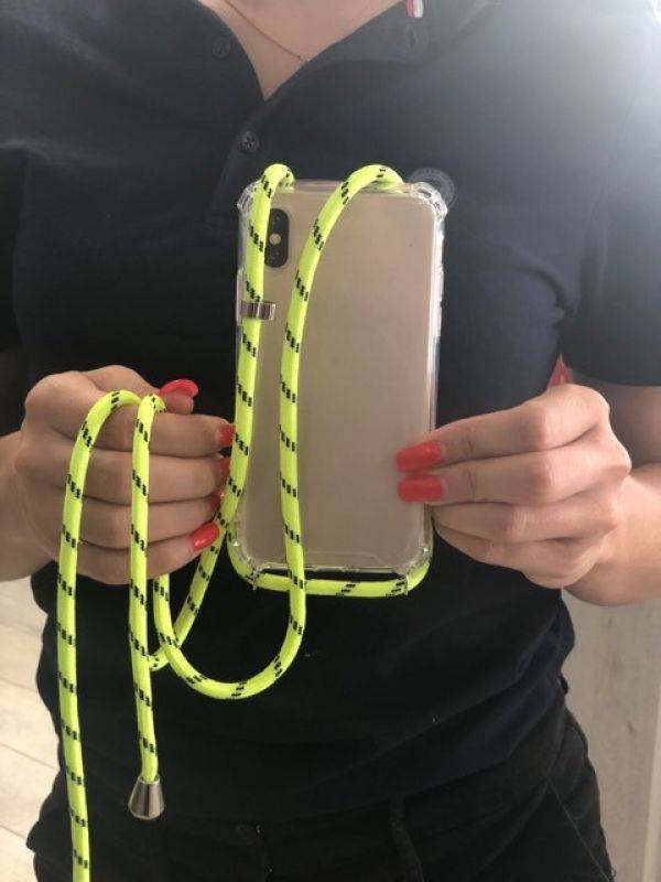 Coque téléphone avec cordon jaune Cordella à BourgoinJallieu